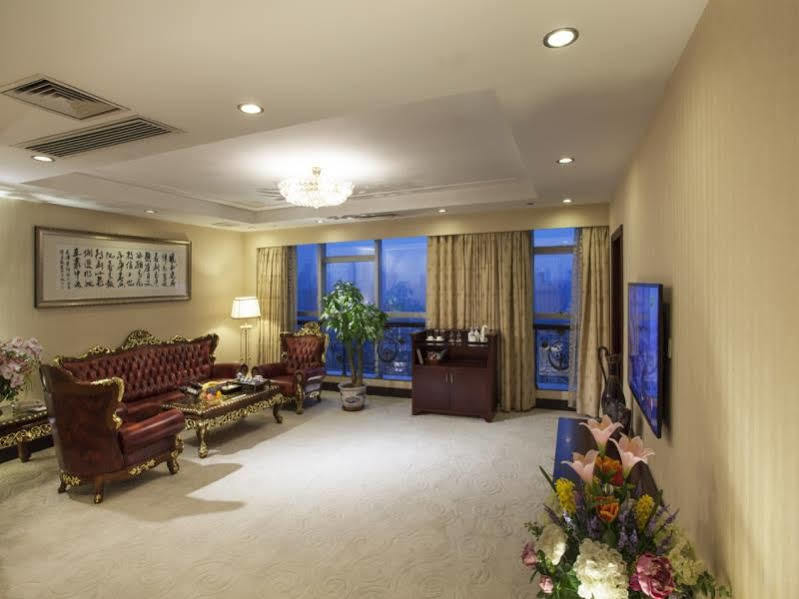 גואנגג'ואו Yutong Hotel מראה חיצוני תמונה